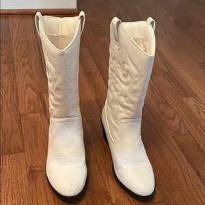 Amazon Women’s White Cowboy Boots